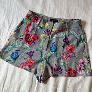 Ann Taylor Tropical Floral Print Botanical Shorts Gray Size 8